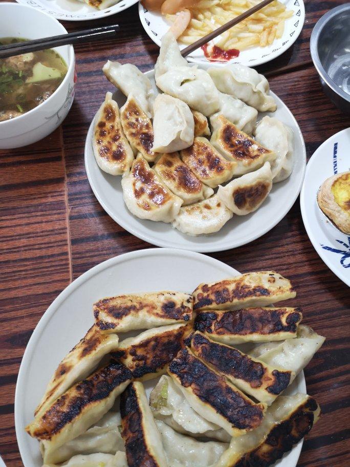 锅贴饺子