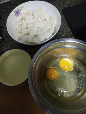 鸡蛋抱豆腐的做法 步骤2