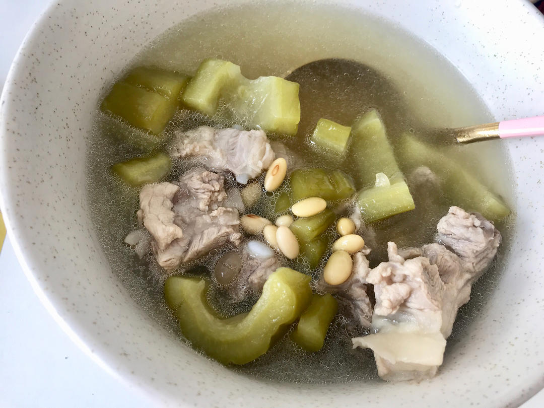 猪骨黄豆苦瓜汤
