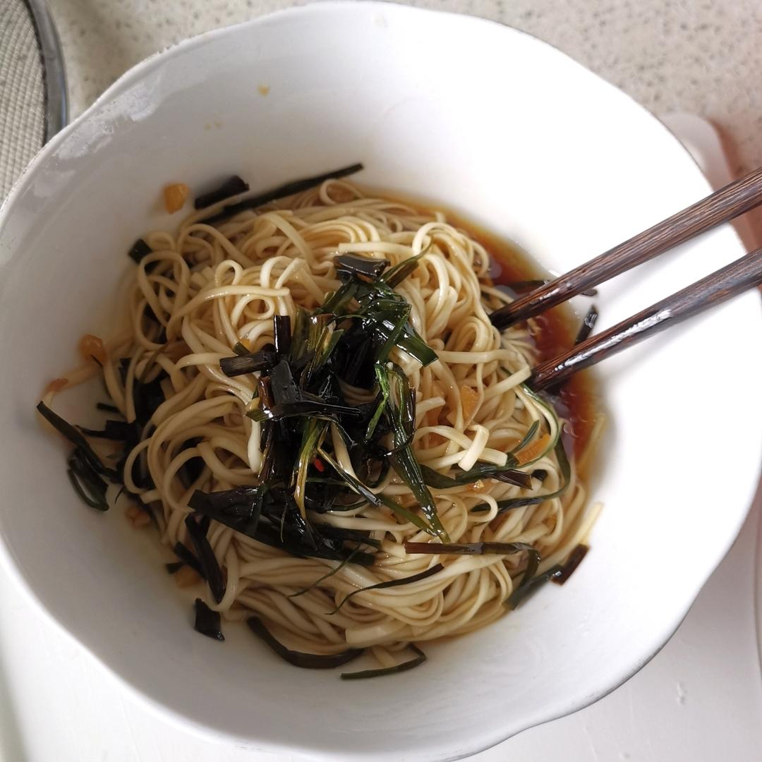 10分钟搞定的一碗葱油拌面
