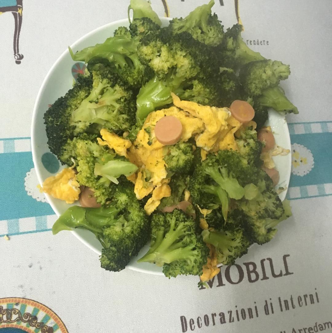 {☀快手晚餐☀}火腿肠滑蛋西兰花