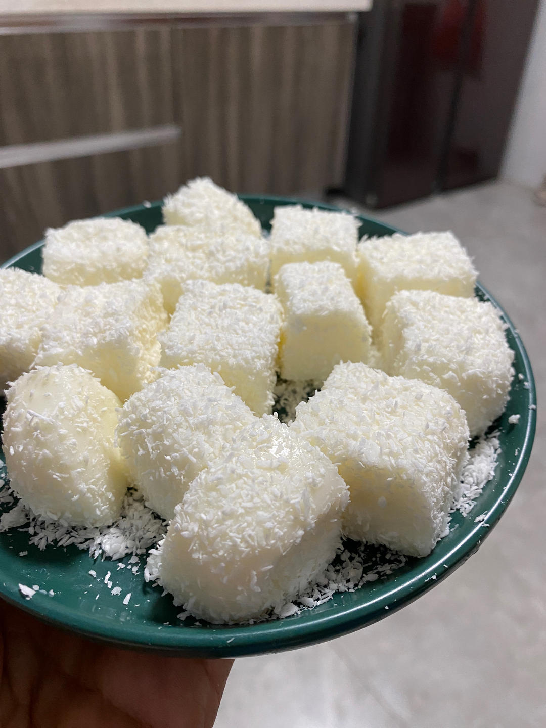 完胜85‘C的牛奶椰蓉小方