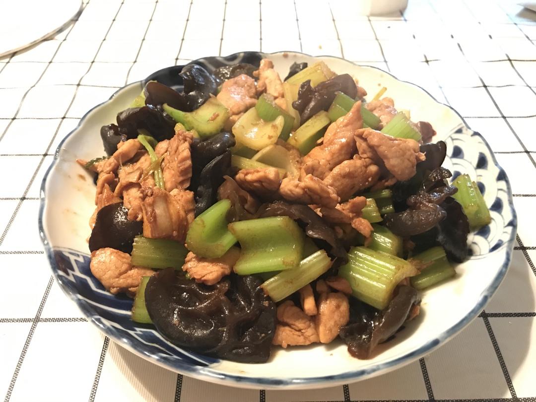 大口吃肉