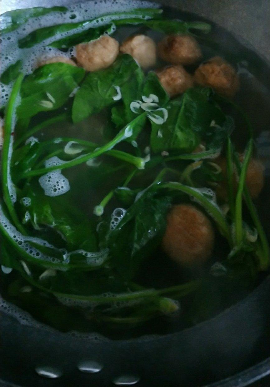 剩饺子馅汆一碗丸子汤