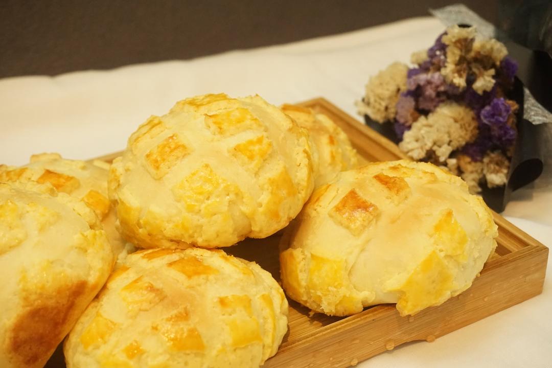好吃到炸裂的港式菠萝包（附带制作酥皮的小视频）