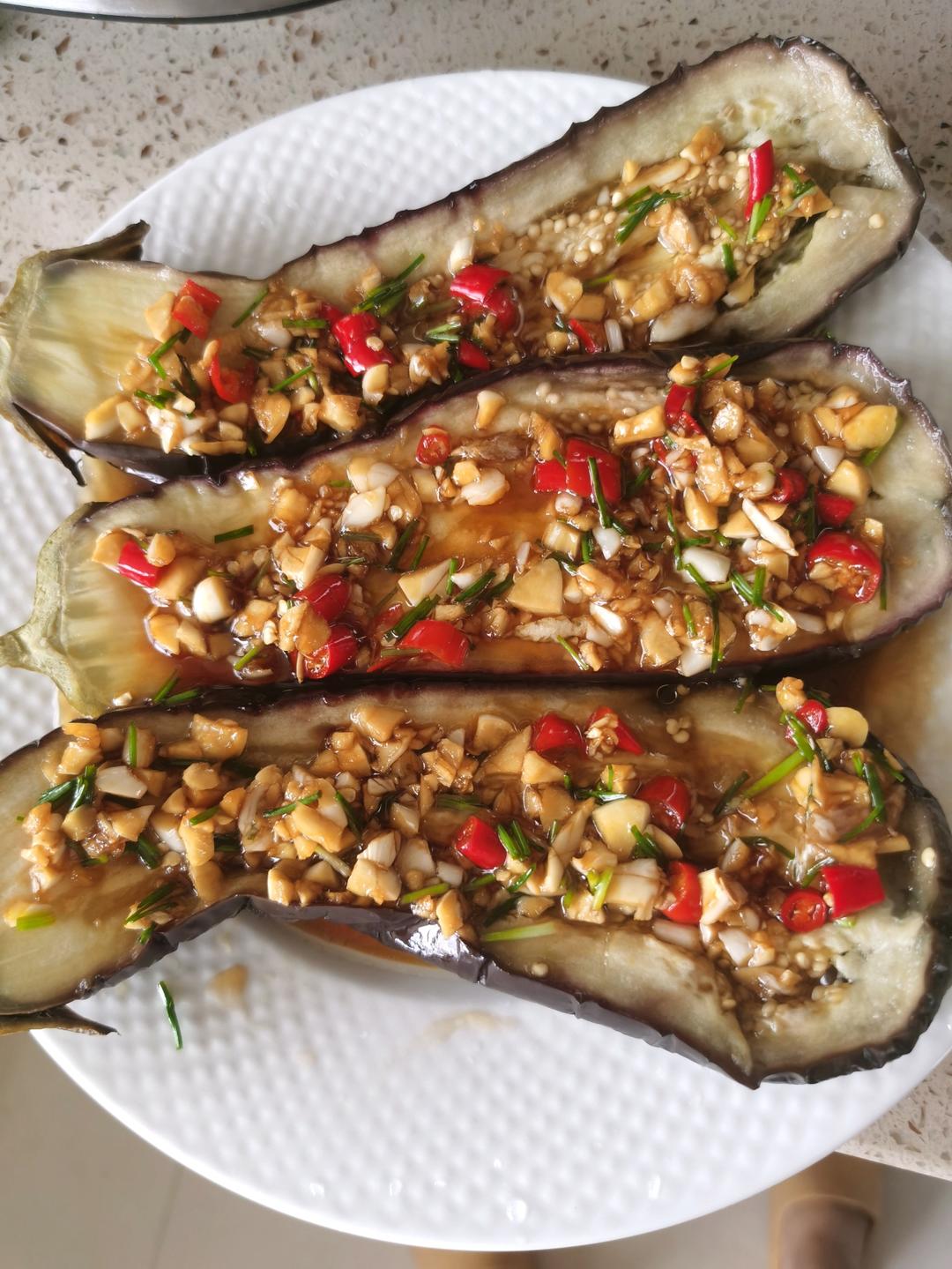 做菜太热，懒宝贝接着10分钟快手算你狠的蒜泥蒸茄子