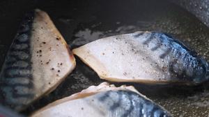 托斯卡纳风味挪威青花鱼的做法 步骤4