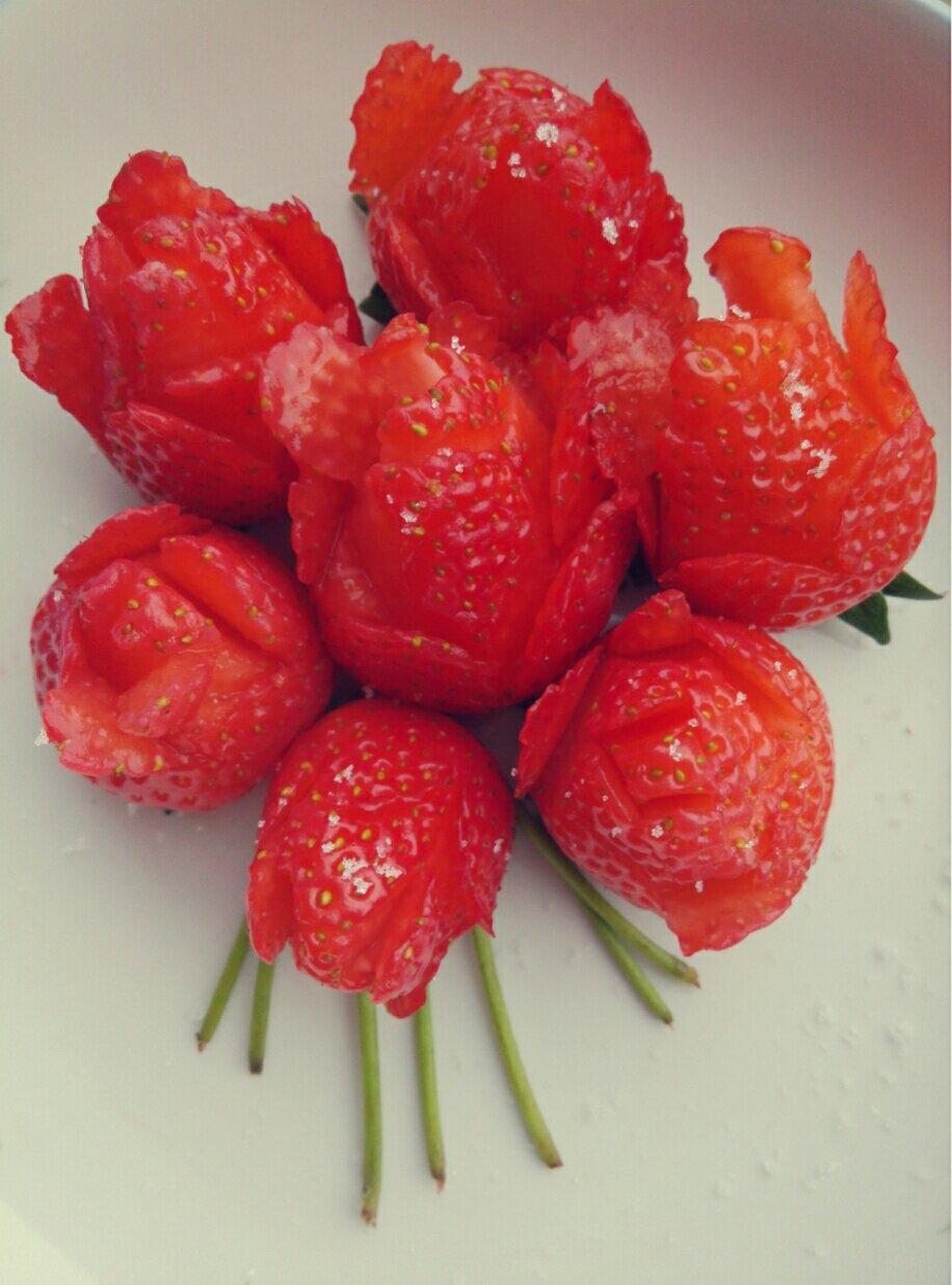 提拉米苏_305y做的草莓玫瑰花