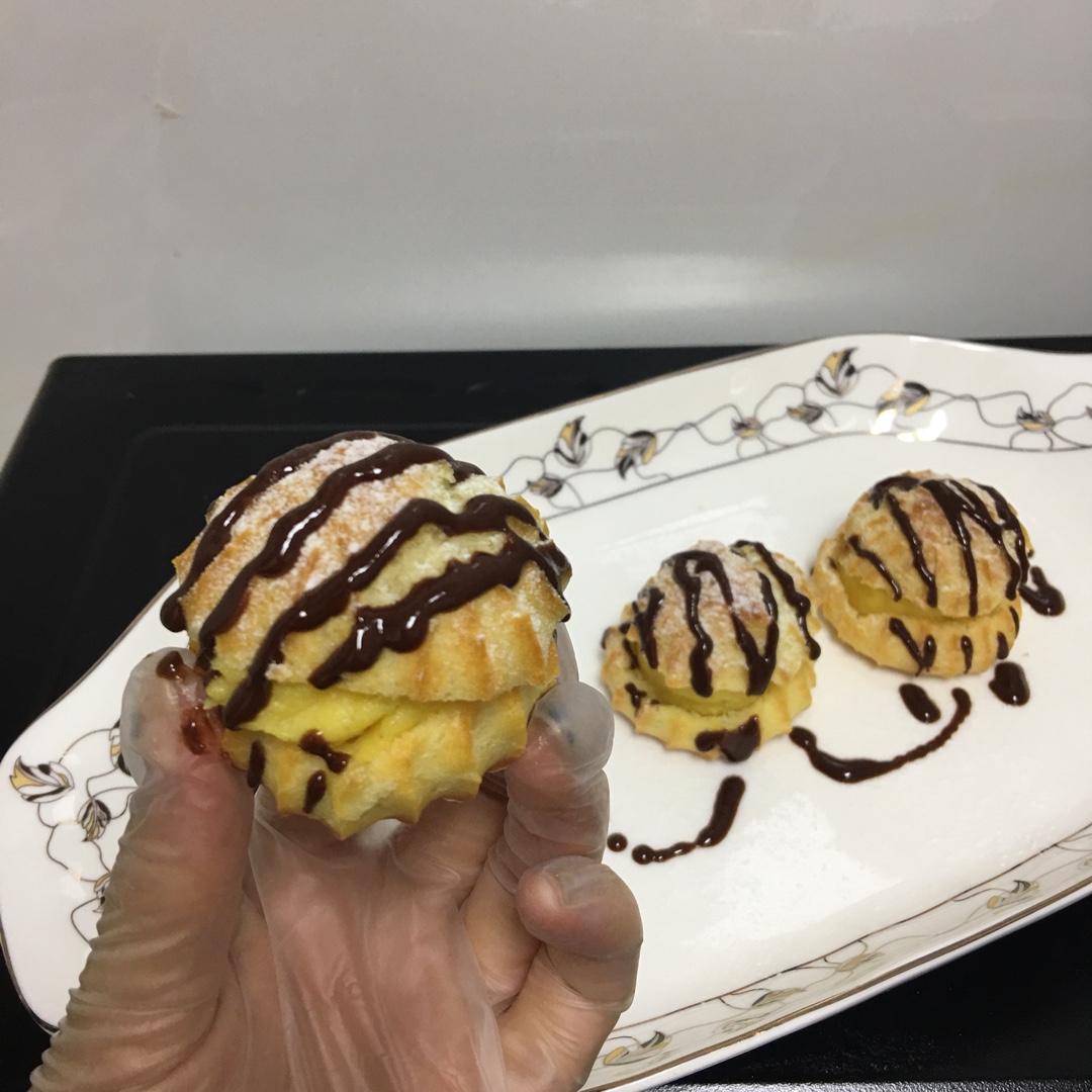 法式热巧冰淇淋泡芙