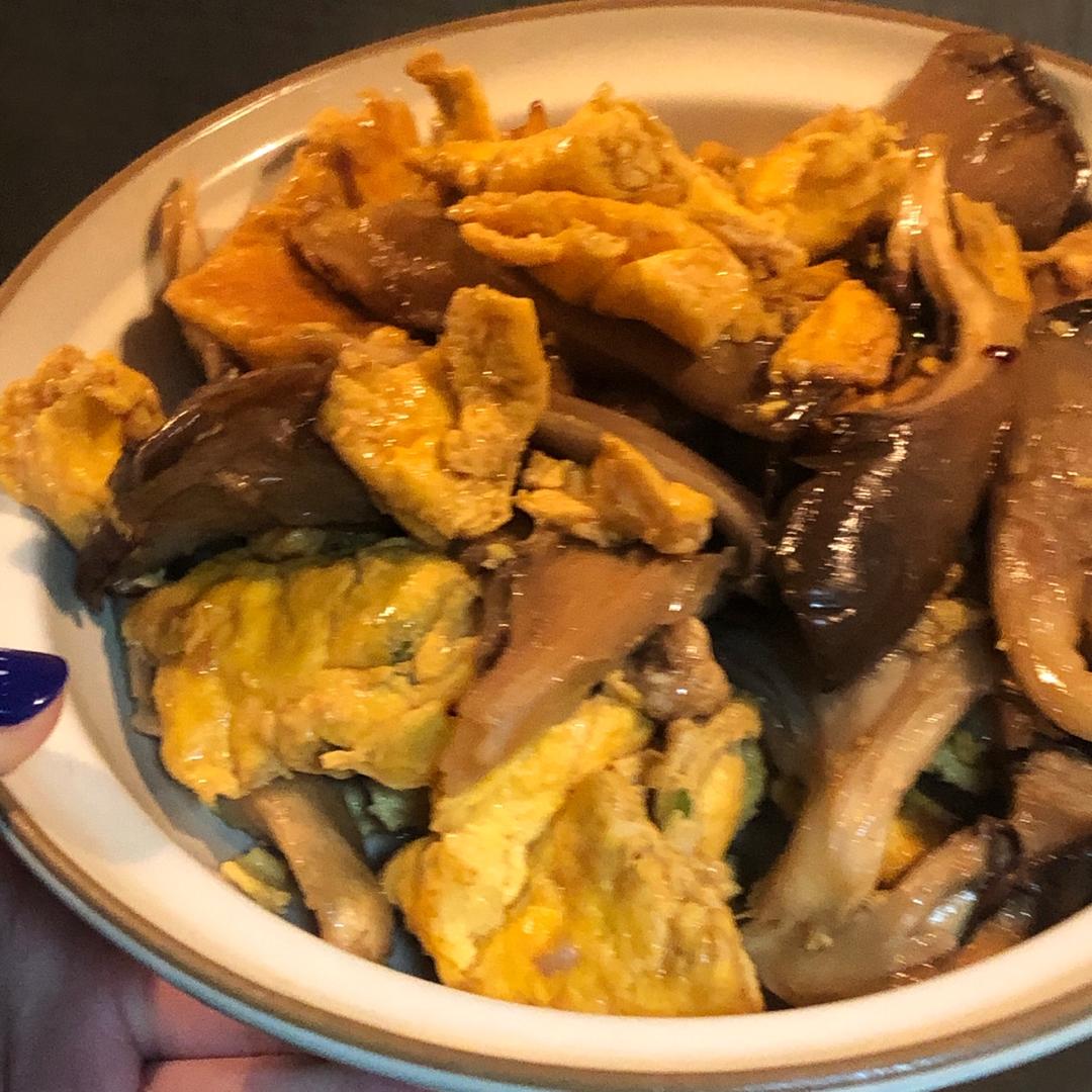 平菇青椒炒鸡蛋 好吃又营养的超快手家常菜