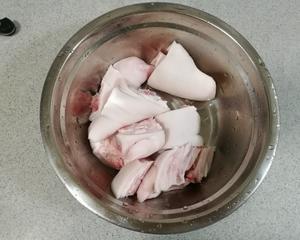 【电炖锅】杂菇猪蹄汤的做法 步骤1