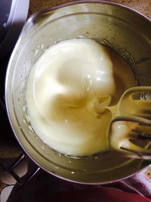 低糖无油版婴儿零食—奶香蛋黄小饼干的做法 步骤3
