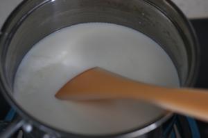 超简单的自制香甜炼乳消耗纯牛奶的做法 步骤3