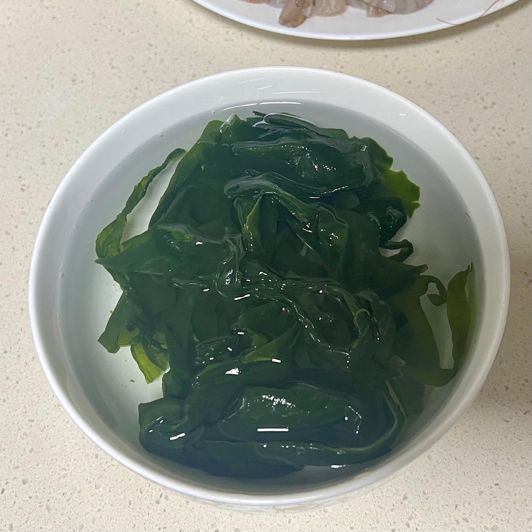 裙带菜虾滑汤的做法 步骤2