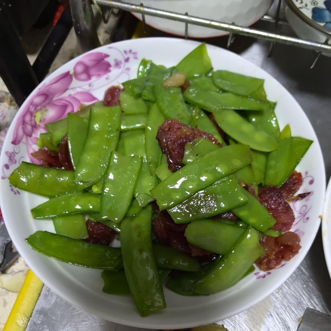 腊肠炒荷兰豆