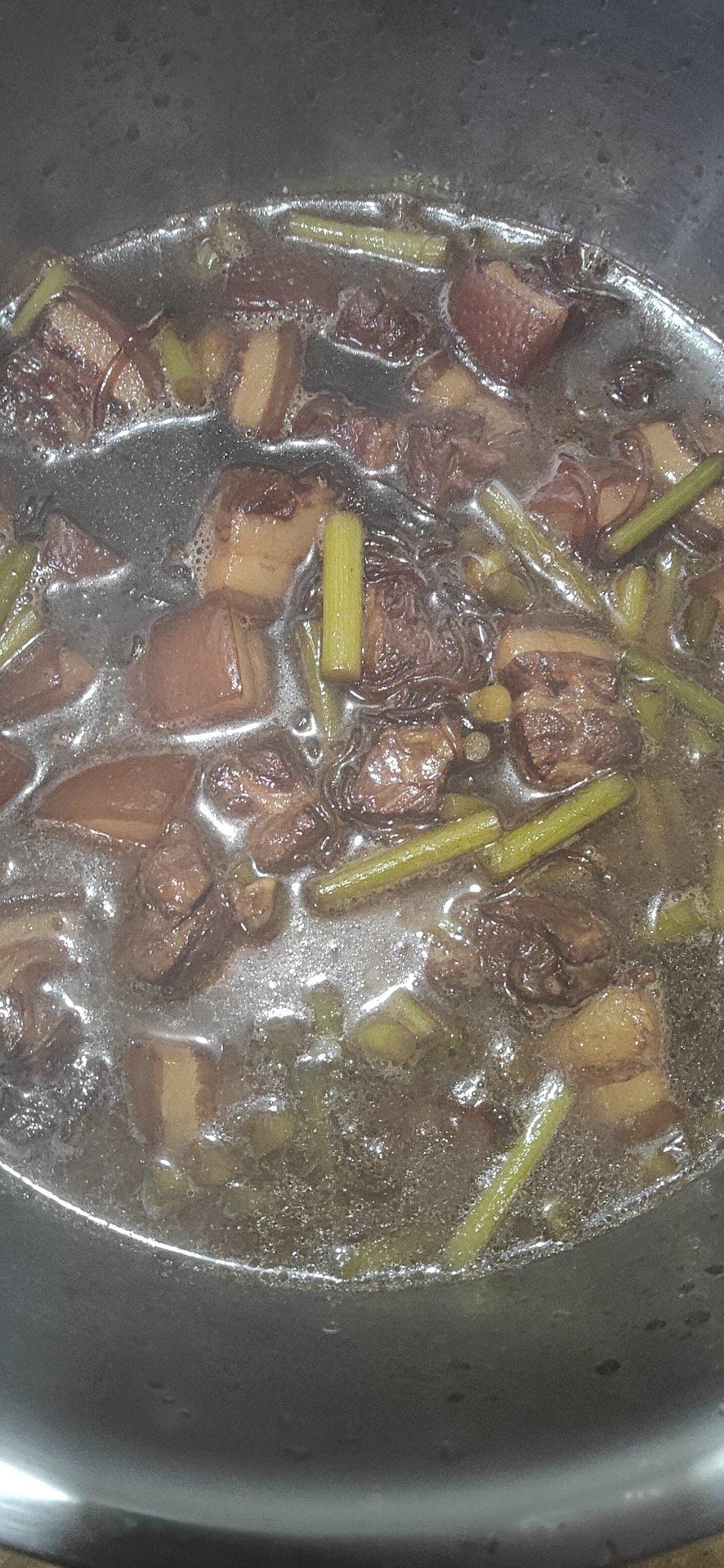 红烧肉焖蒜薹