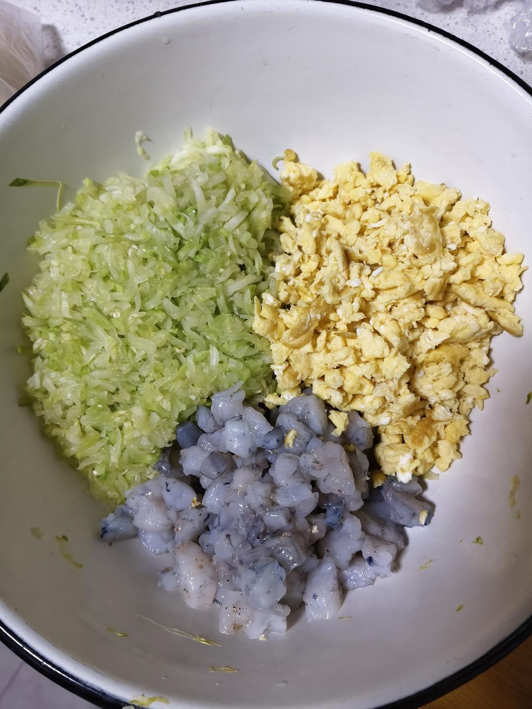 西葫芦鸡蛋虾仁饺子