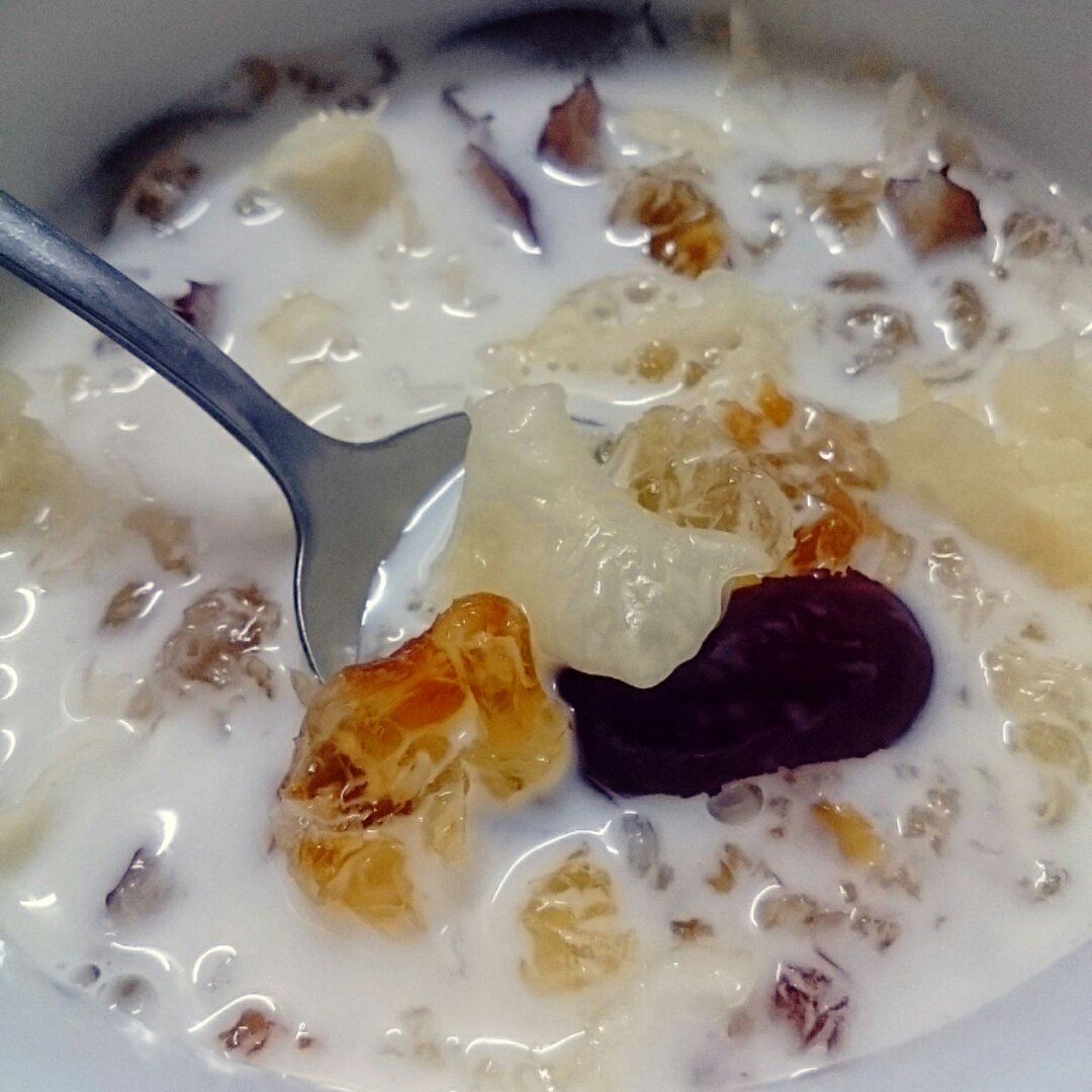 椰汁桃胶银耳糖水
