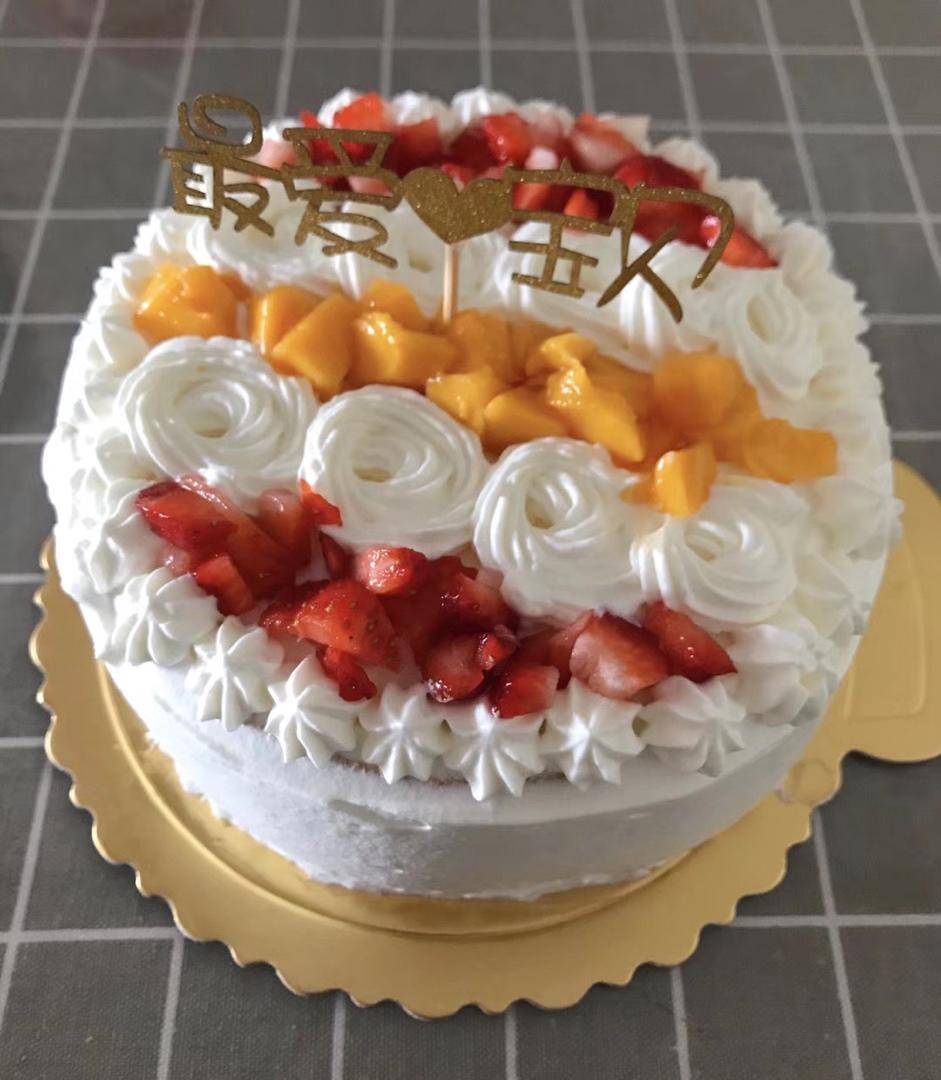 夏小璠做的8寸水果生日蛋糕