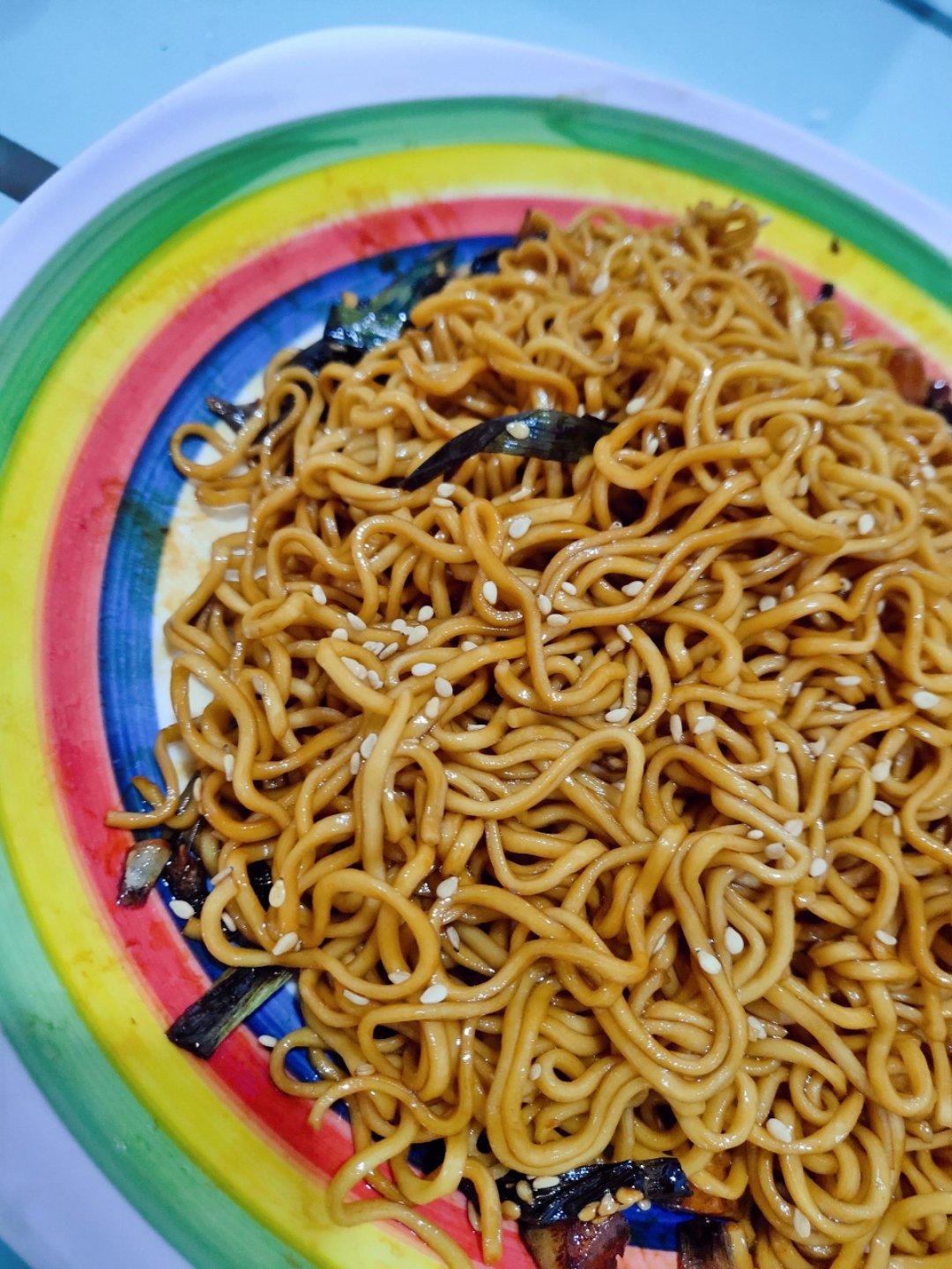 10分钟搞定的一碗葱油拌面