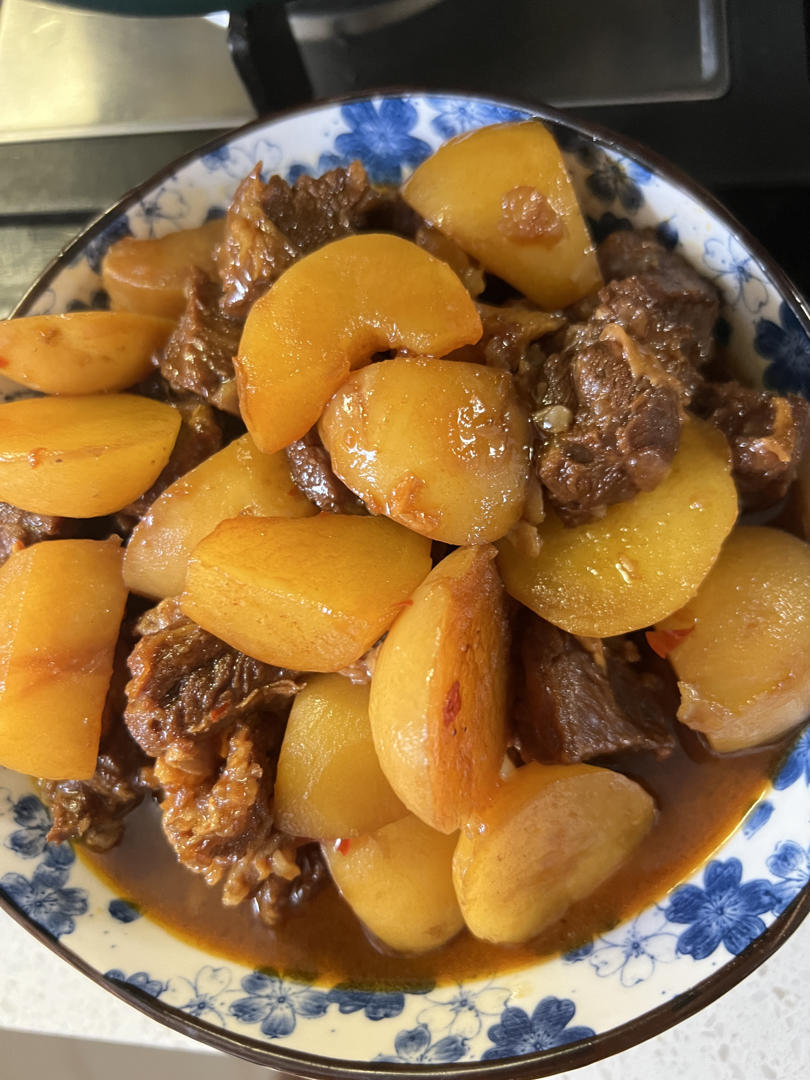 小土豆烧牛肉，红烧牛腩，好吃到舔盘