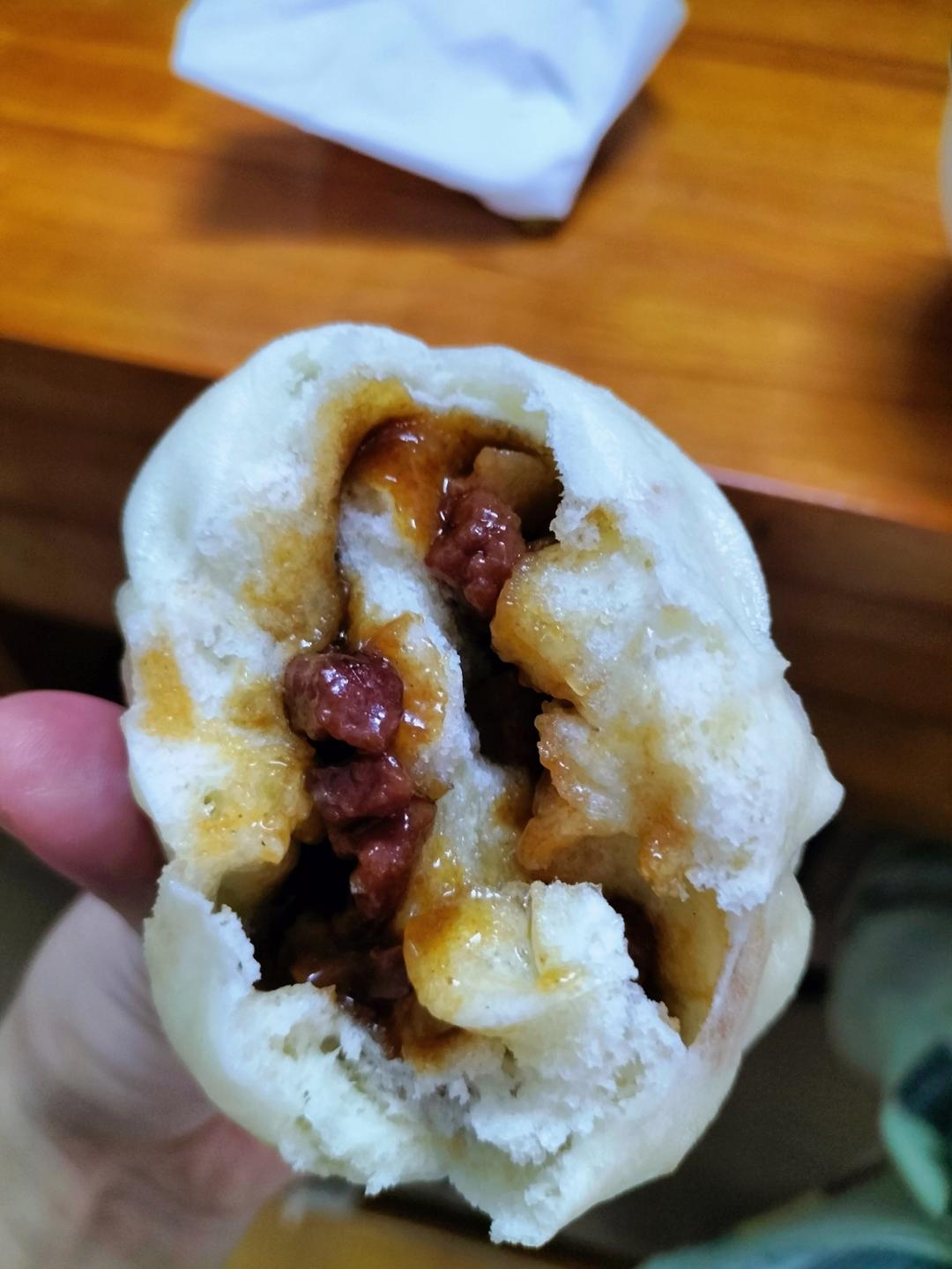 云朵般松软爆浆蜜汁叉烧包