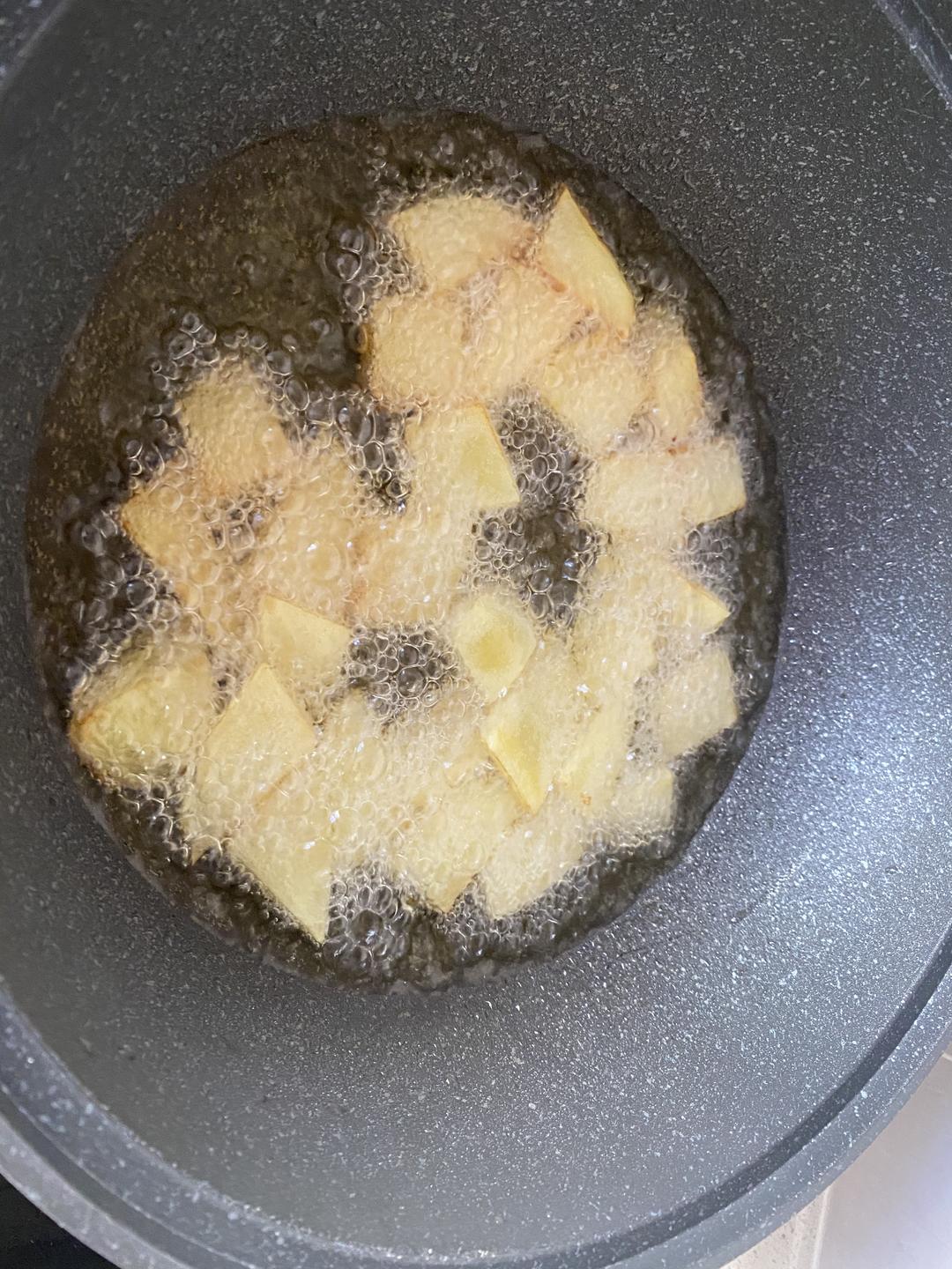 地三鮮（茄子，土豆，青椒）的做法 步驟3