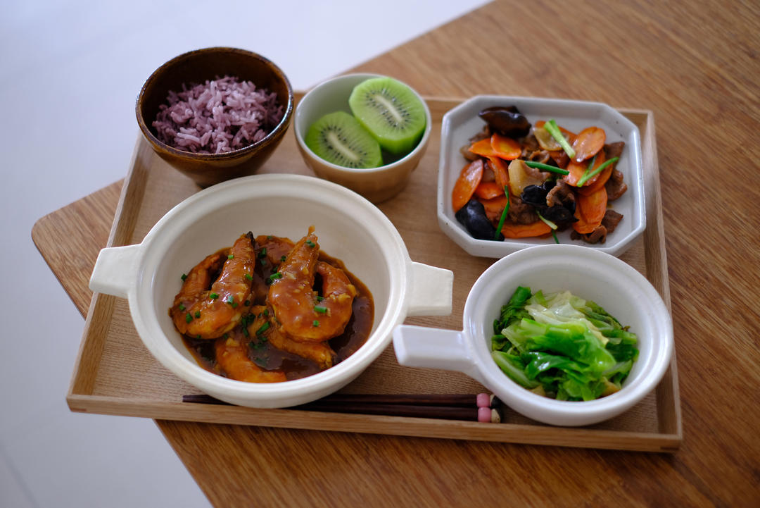 二年级小学生午餐