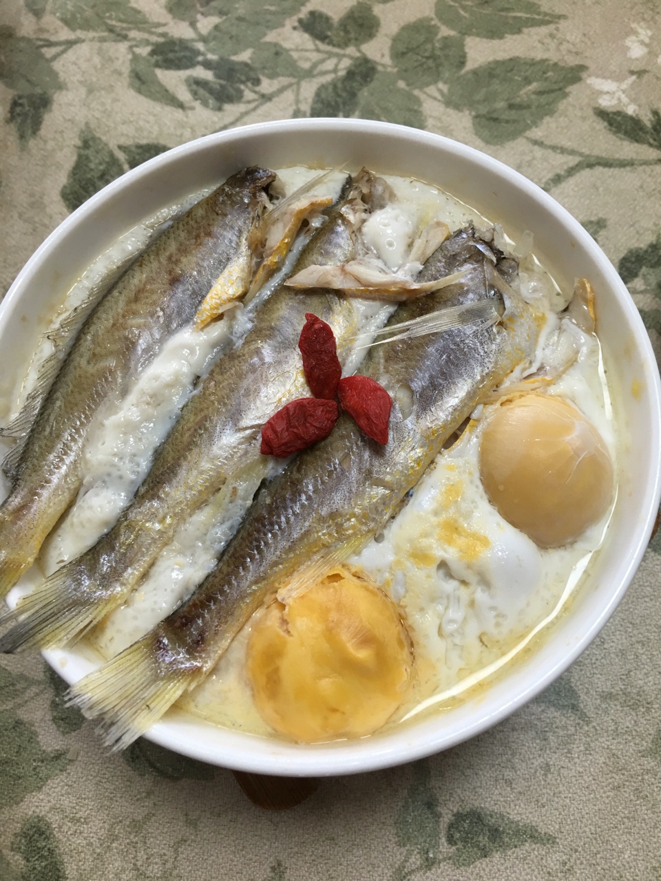 肉糜小黄鱼炖咸蛋的做法