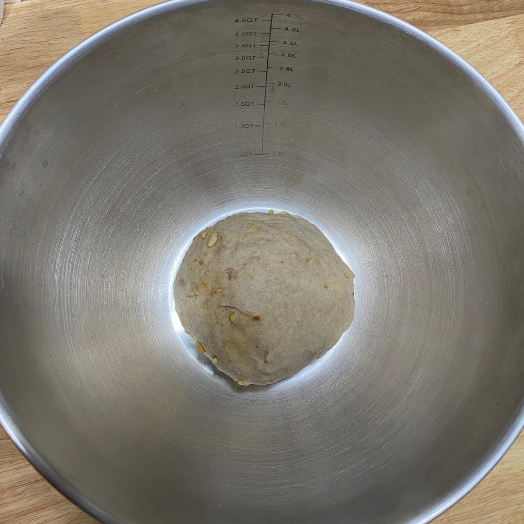 全麦坚果软欧包