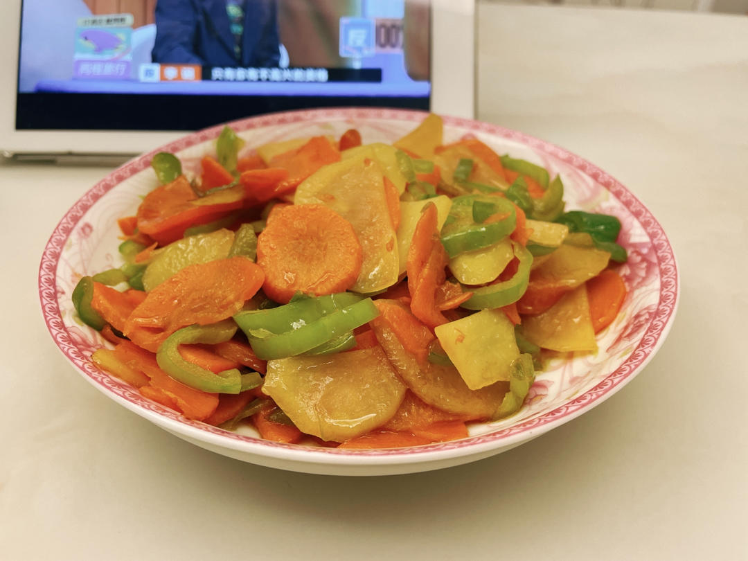 厨房0失误的快手菜 胡萝卜炒土豆丝  大人小孩都爱