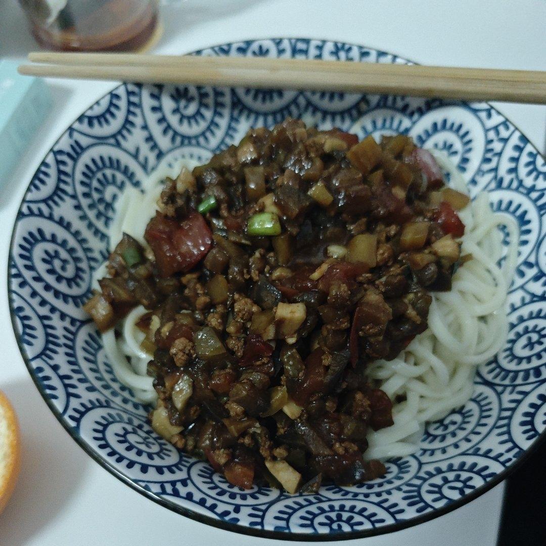 西红柿茄子肉丁打卤面