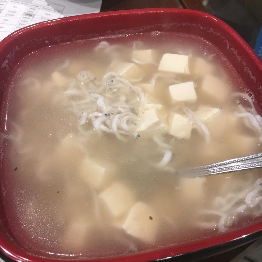 银鱼豆腐汤