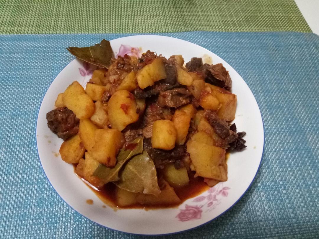 老丁的私房菜-土豆炖牛肉（川味版）