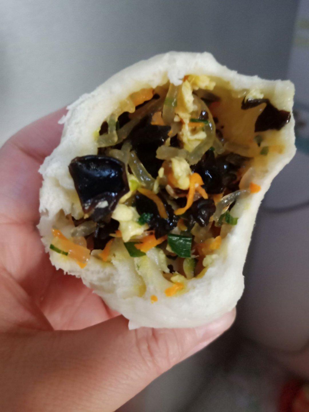 胡萝卜木耳鸡蛋素包子