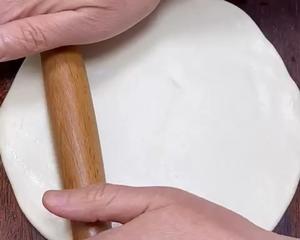 家常油饼的详细做法 想硬都难 附细节视频详解的做法 步骤2