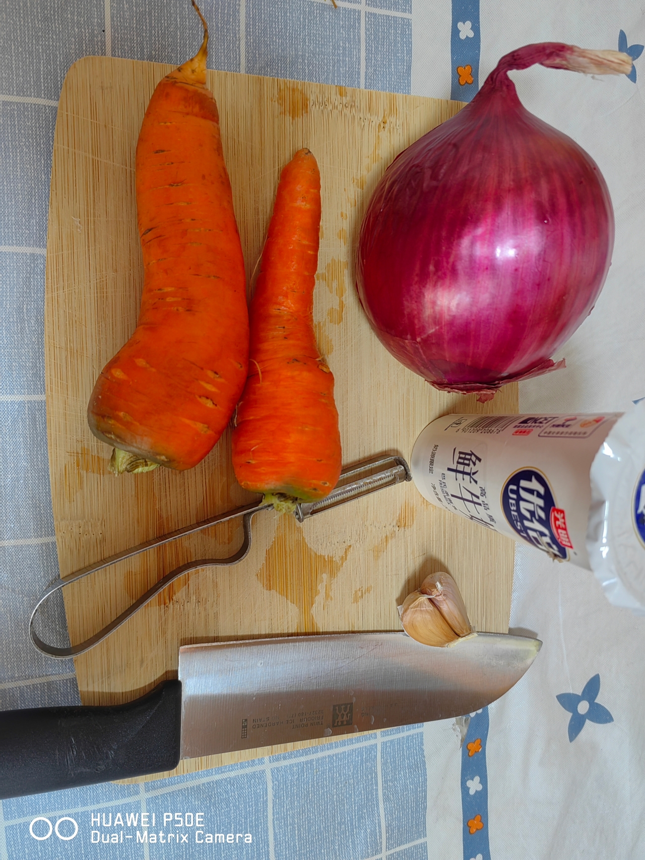 蒜香牛奶焗胡萝卜的做法 步骤1