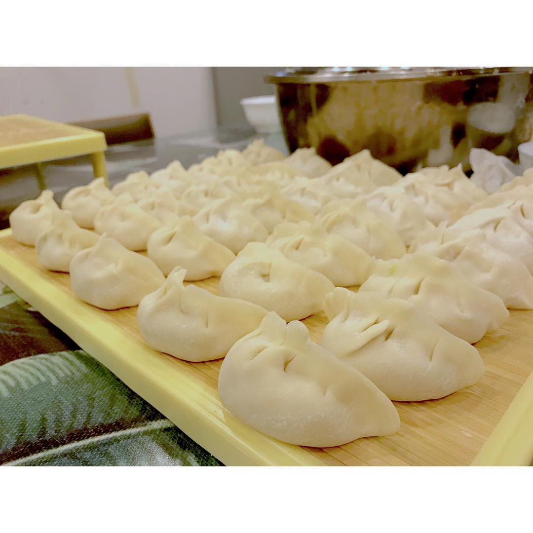 白菜猪肉扇贝丁水饺的做法