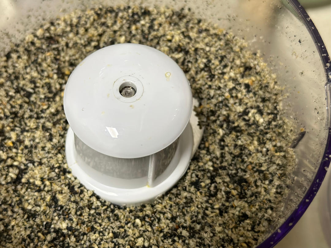 花生黑芝麻汤圆