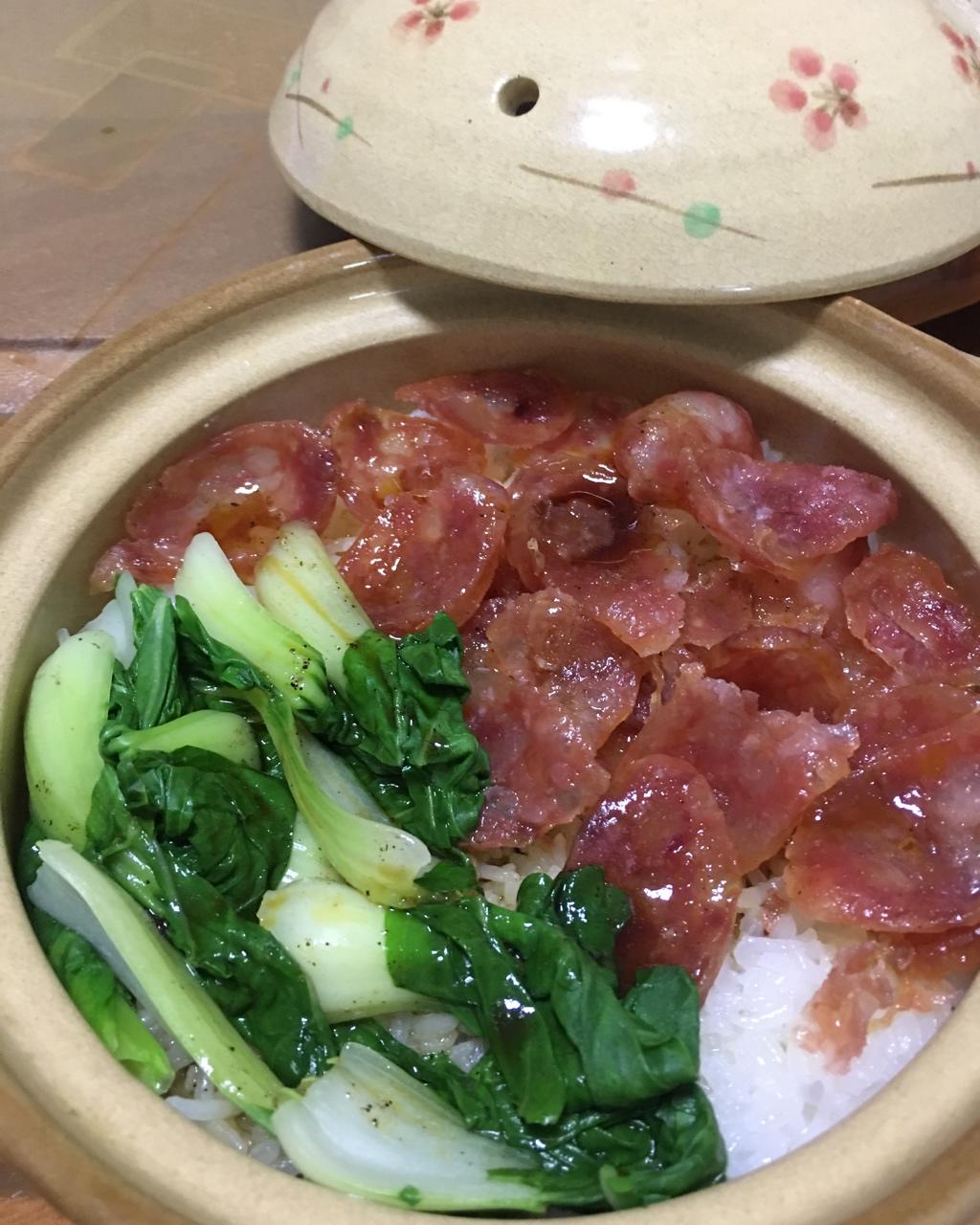 广式腊味煲仔饭