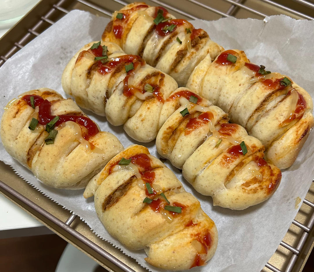 一次发酵的毛毛虫肉松面包，咸香松软