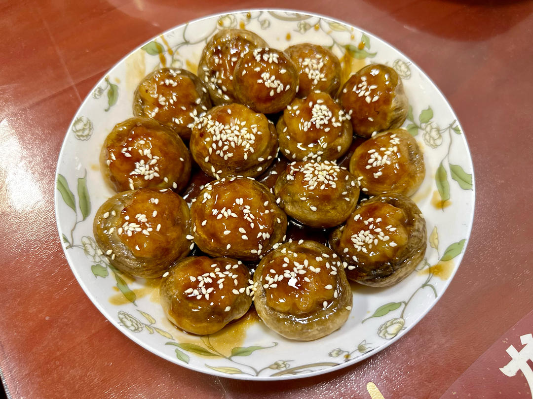 一口爆汁的虾滑酿口蘑