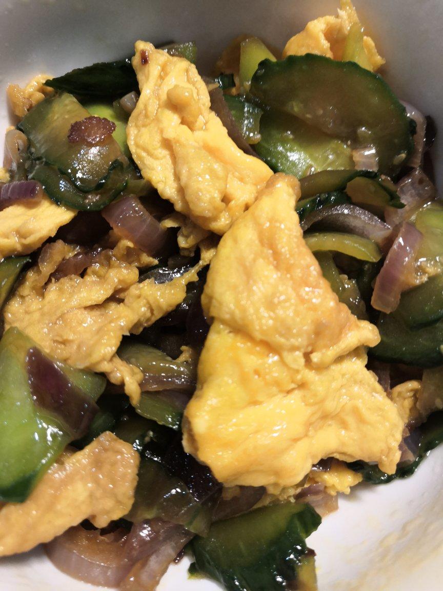 黄瓜洋葱炒鸡蛋