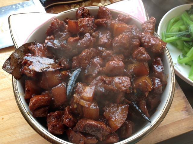 吃着碗里望着锅里的红烧肉