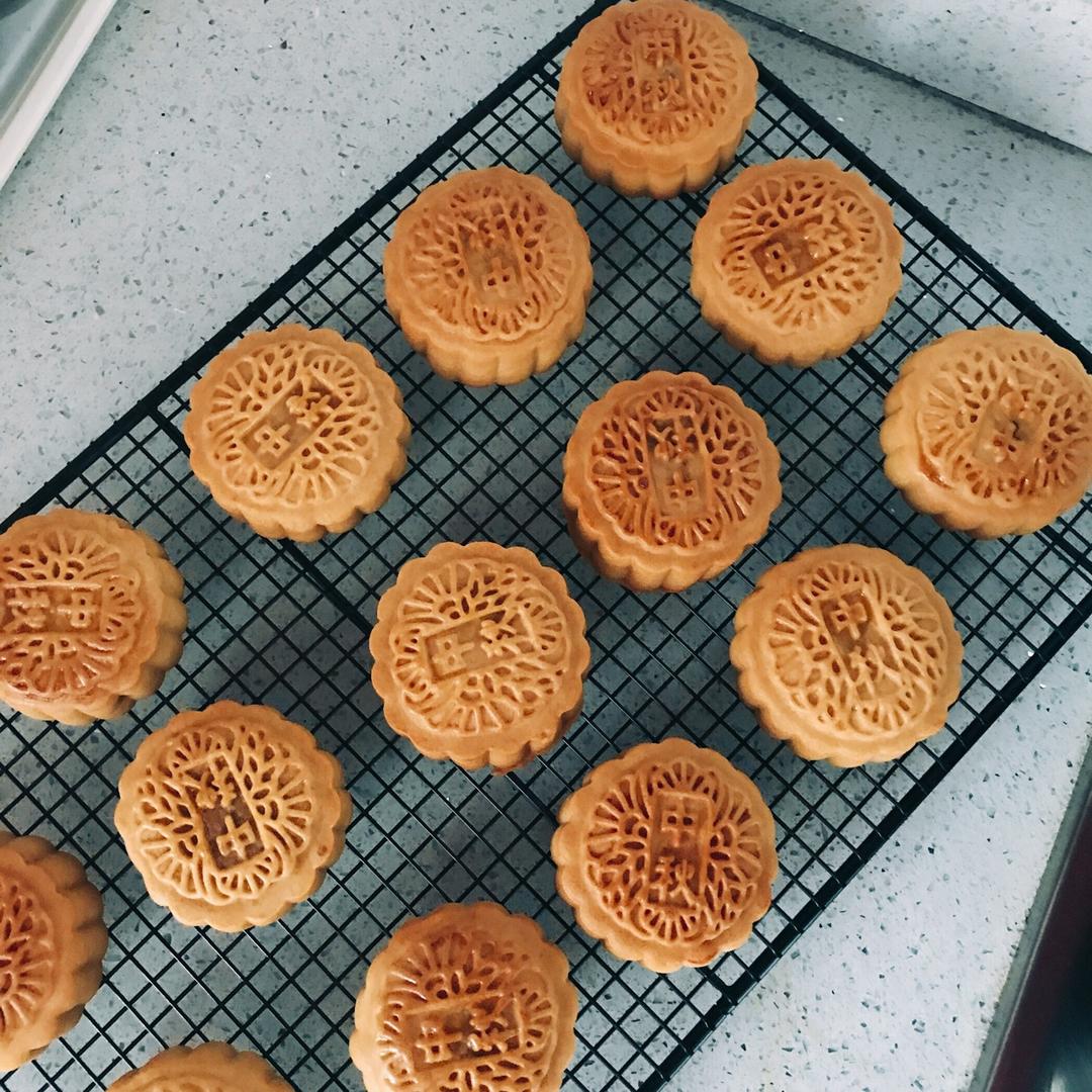 广式月饼—蛋黄莲蓉月饼