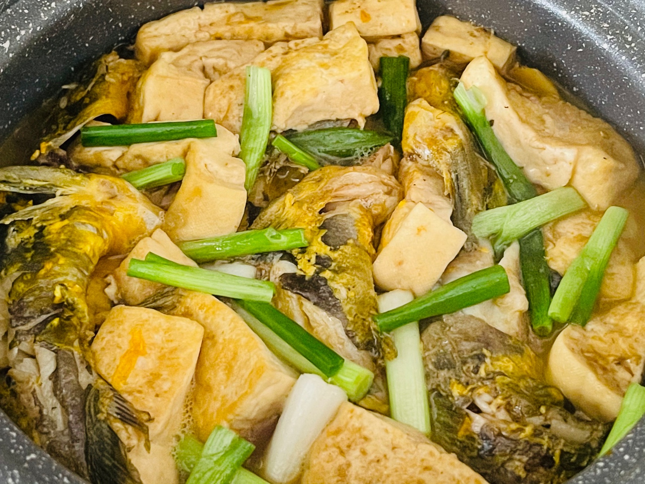 【下饭菜】简单又下饭的黄骨鱼焖豆腐的做法