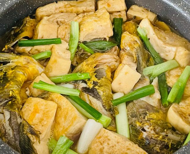 【下饭菜】简单又下饭的黄骨鱼焖豆腐