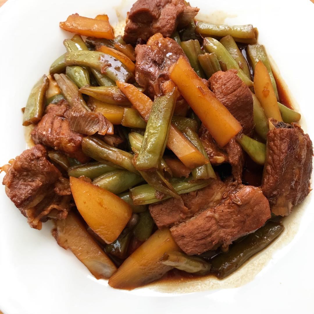 红烧排骨炖豆角土豆