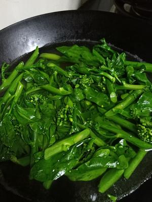 广式家常菜——腊味炒芥兰的做法 步骤2