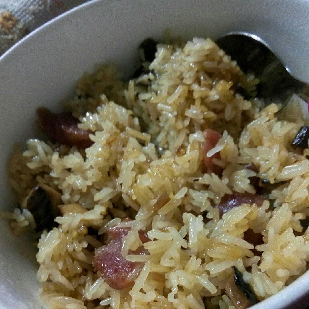 电饭锅香菇香肠饭(●´∀｀●)